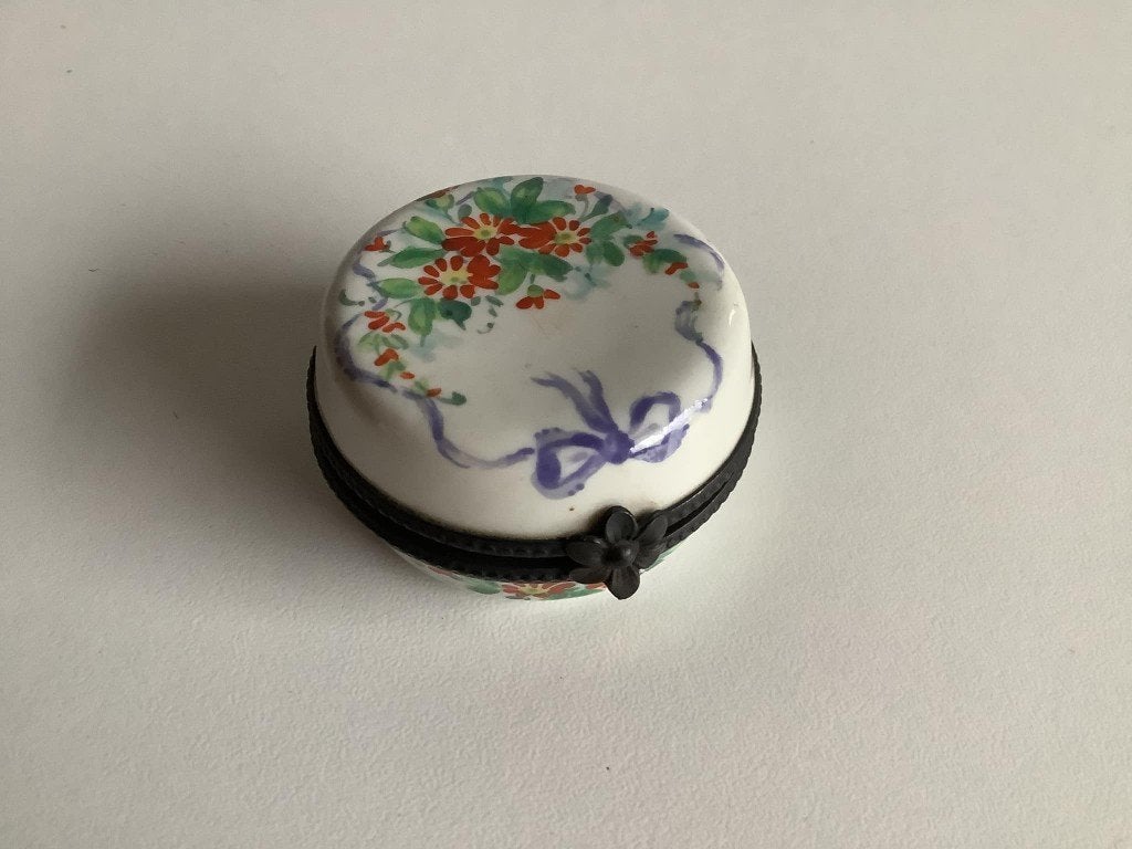 Antiek Sèvres pillendoosje, Ophalen of Verzenden