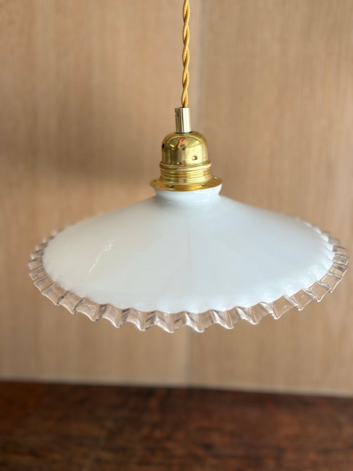 Antiek Franse opaline glazen lamp kapjes met kartel Rand, Huis en Inrichting, Lampen | Hanglampen, Ophalen of Verzenden, Zo goed als nieuw
