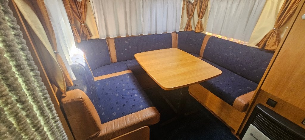 Foto 4 van Dethleffs caravan Lifestyle (Queensizebed, mover, tenten)