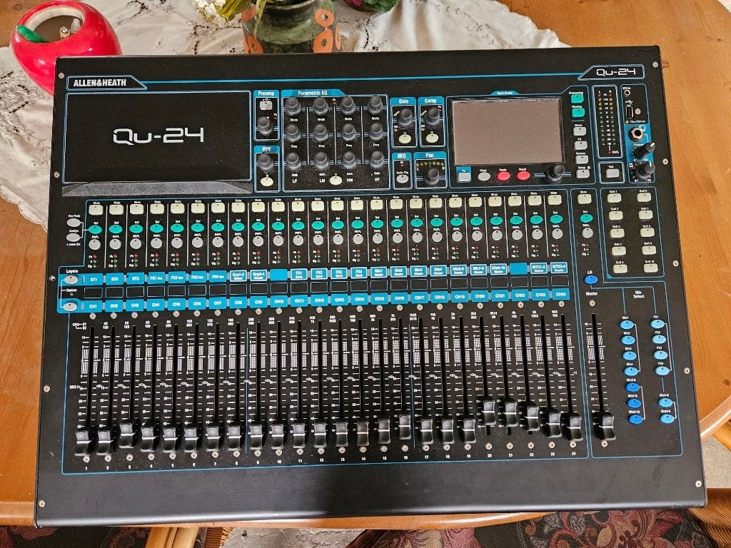 Allen & Heath Qu 24 Digitale mixer, Ophalen, Zo goed als nieuw, 20 kanalen of meer, Microfooningang