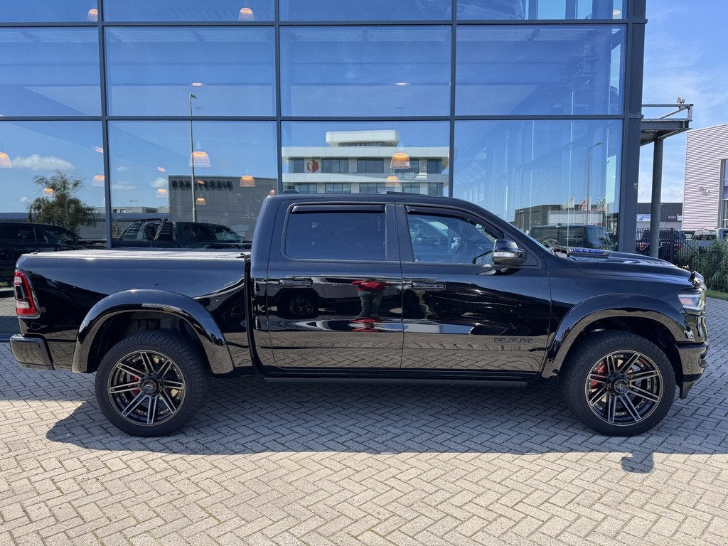 Dodge Ram 1500 LIMITED | Pano | 360 graden camera | Fifth wh, Automaat, Gebruikt, 5654 cc, Zwart