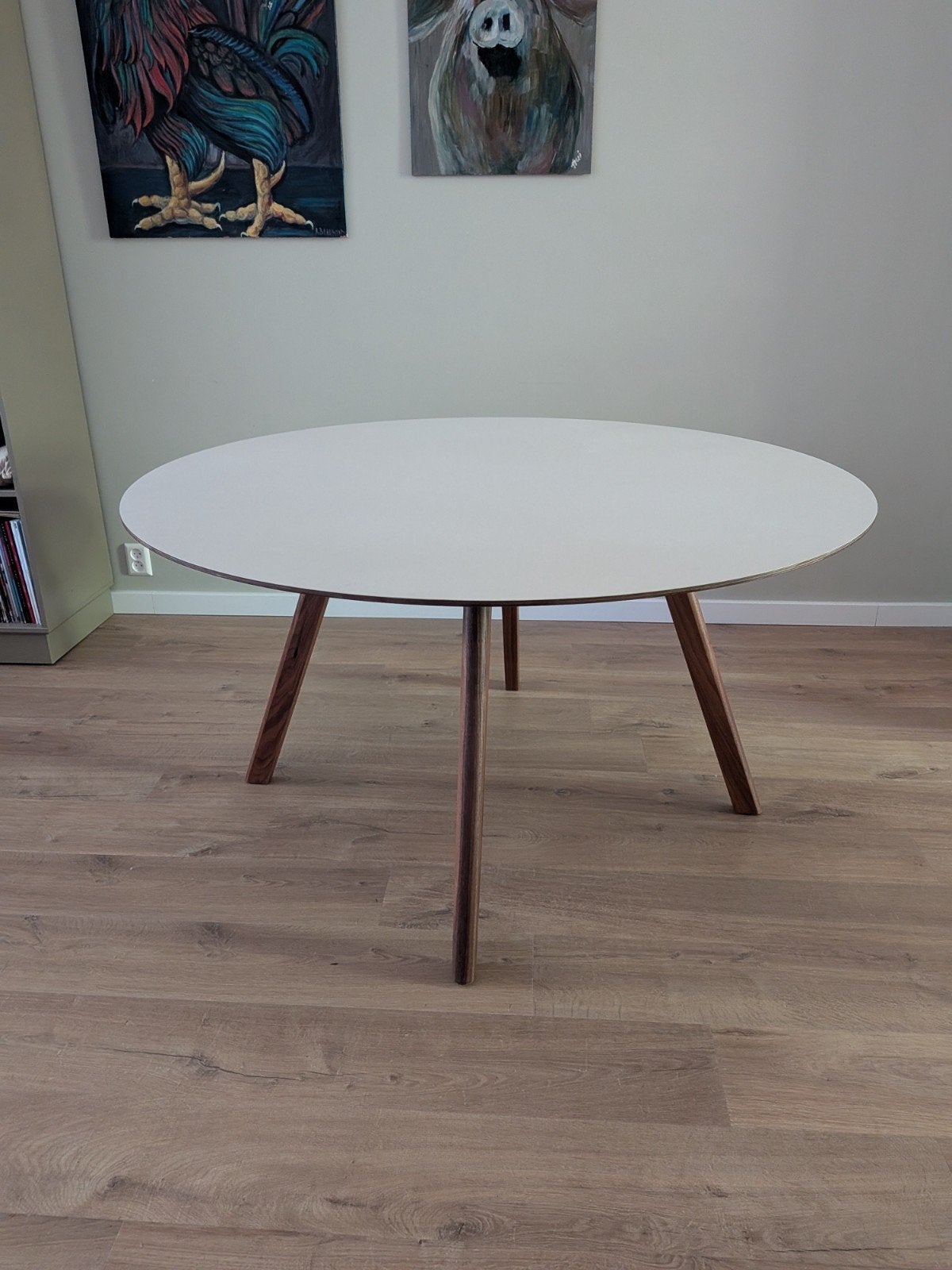 HAY - Copenhague CPH25 ronde tafel ø 140cm walnoot, Ophalen, Rond, Zo goed als nieuw, Vijf personen of meer