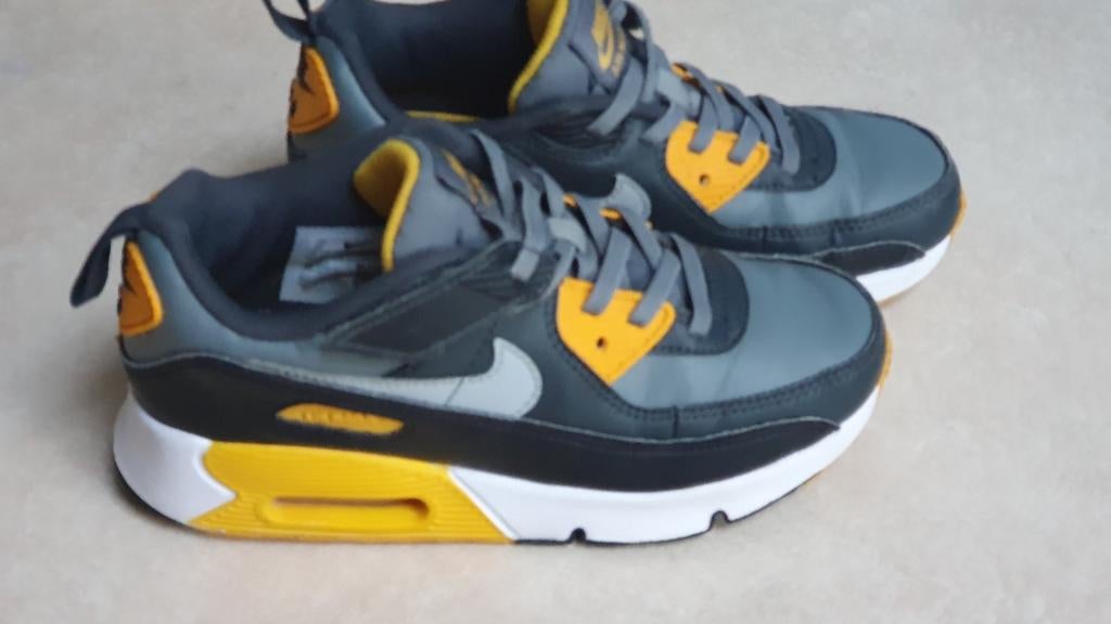 Nike Air Max sneakers grijs/geel - Maat 35, Gebruikt, Verzenden, Nike, Jongen of Meisje