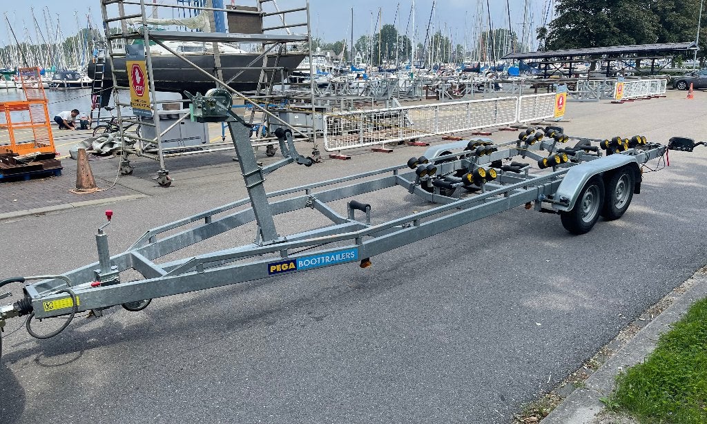 Zeer nette Pega V-LINER 2700-725,  2700KG, 1500 tot 3000 kg, 6 tot 9 meter, Overige typen, Zo goed als nieuw