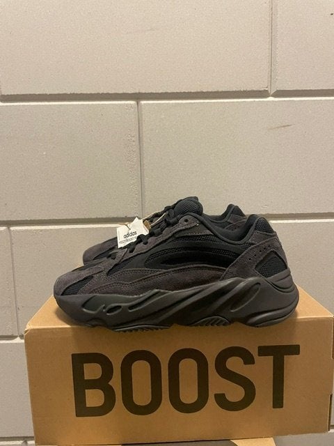 Yeezy Boost 700 V2 Vanta Eu 38 - Nieuwstaat, Zwart, Nieuw, Ophalen of Verzenden, Sneakers of Gympen