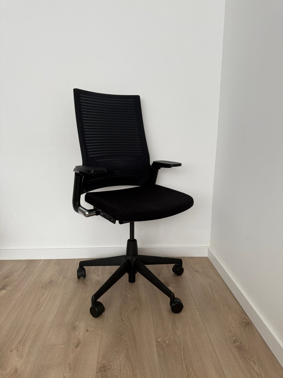 Ergonomische Ahrend 2020 Extra Verta bureaustoel, Huis en Inrichting, Bureaustoelen, Ophalen of Verzenden, Zo goed als nieuw, Zwart