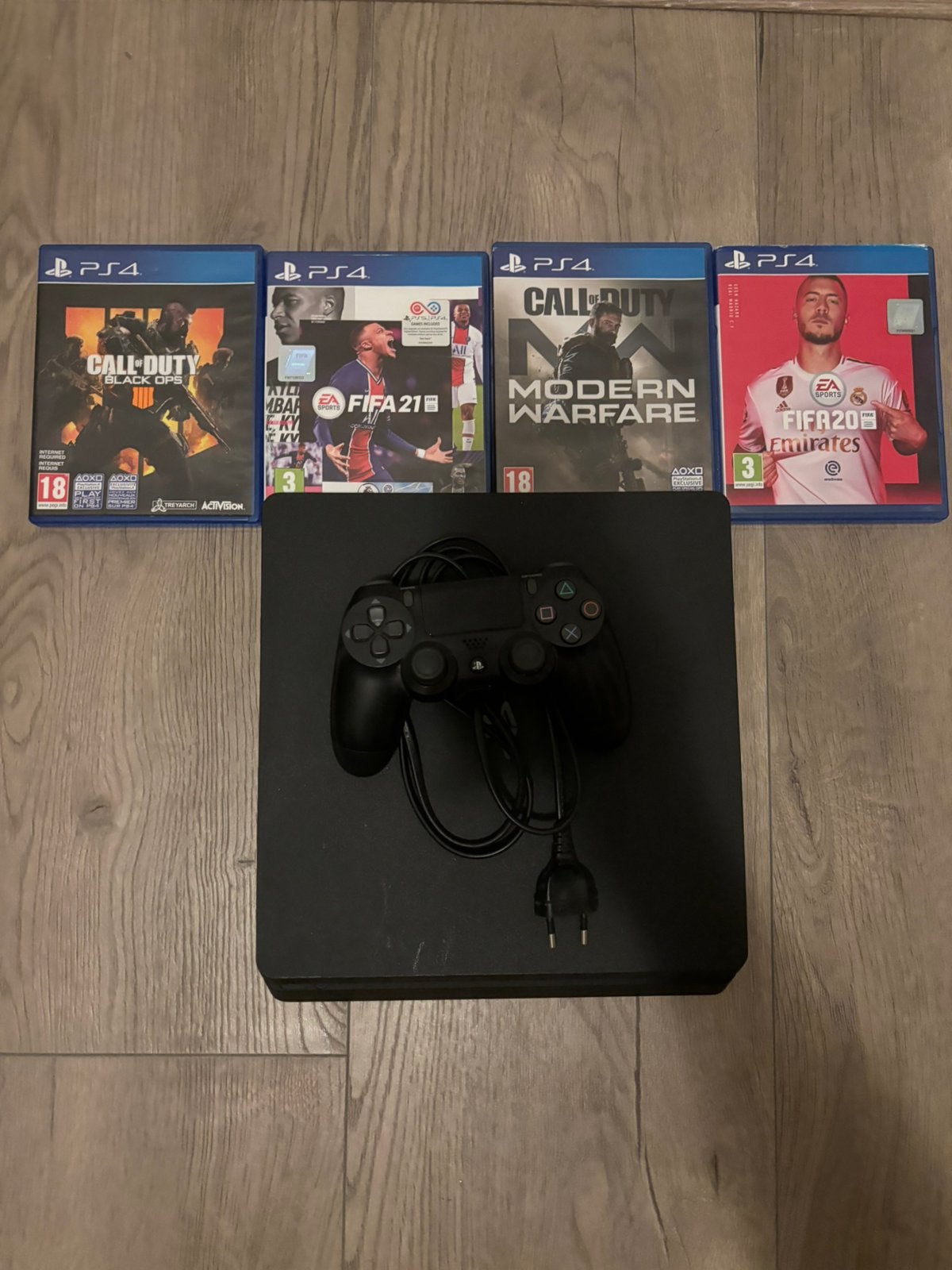 PS4 Slim met 1 controller en 4 games (zonder HDMI kabel), Ophalen, Met 1 controller, Slim, Gebruikt