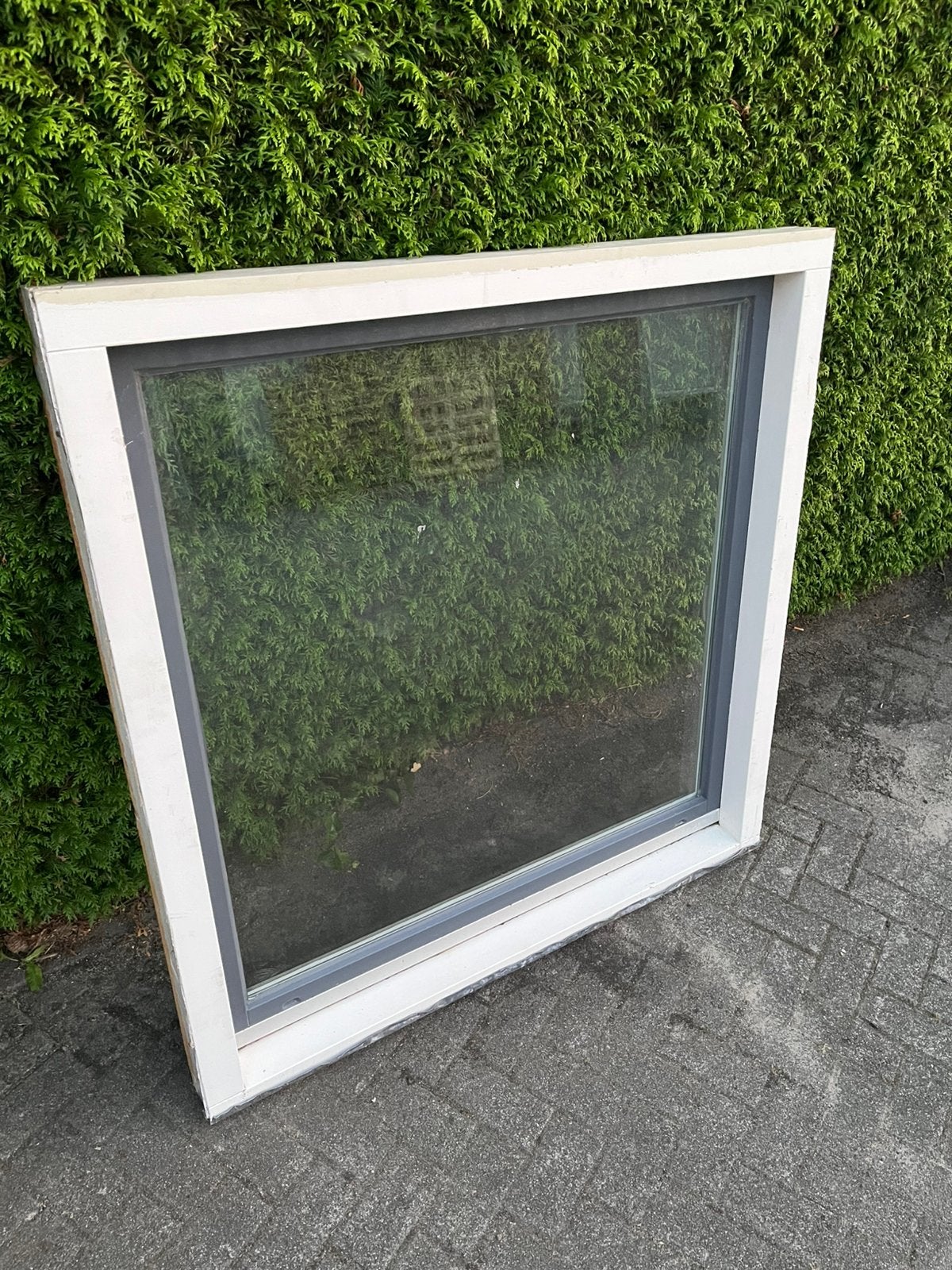 Te koop groot hardhout draaikiepraam raamkozijn 1390X1370, Gebruikt, Raamkozijn, Inclusief glas, 75 tot 150 cm