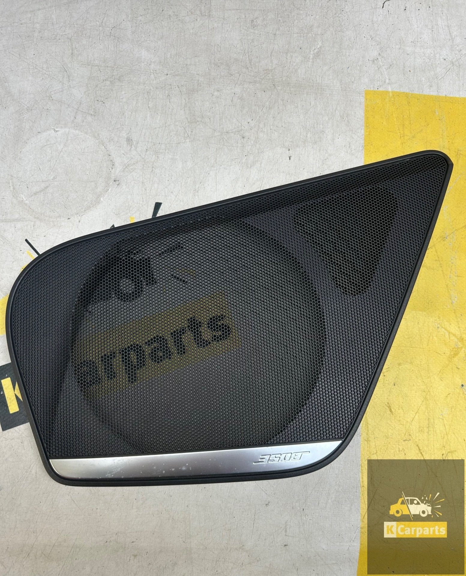 AUDI A6 Bose luidsprekerafdekking links voor 4G0035419A, Info@fabrikant.eu, Fabrikantstraat 1
1000 AA  Amsterdam, NL, Fabrikant BV