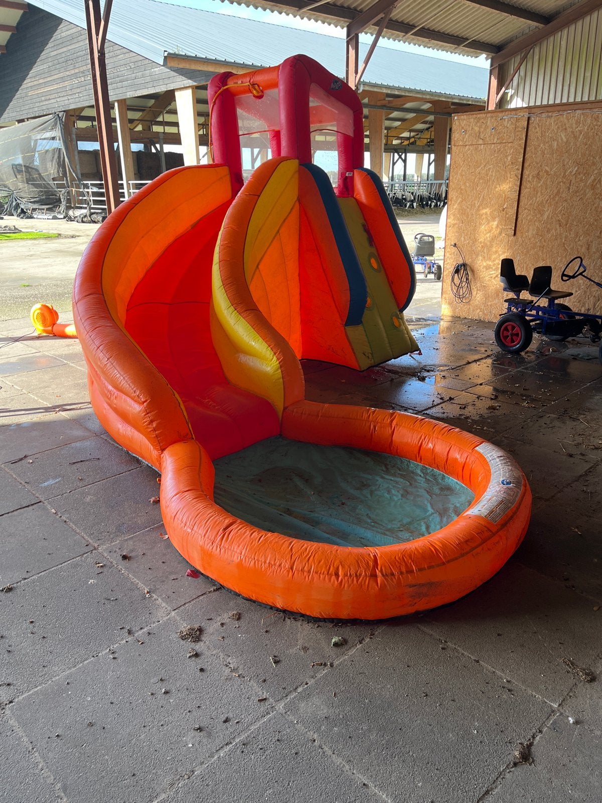 Opblaasbaar waterglijbaan met zwembad en klimwand, Ophalen of Verzenden, Gebruikt
