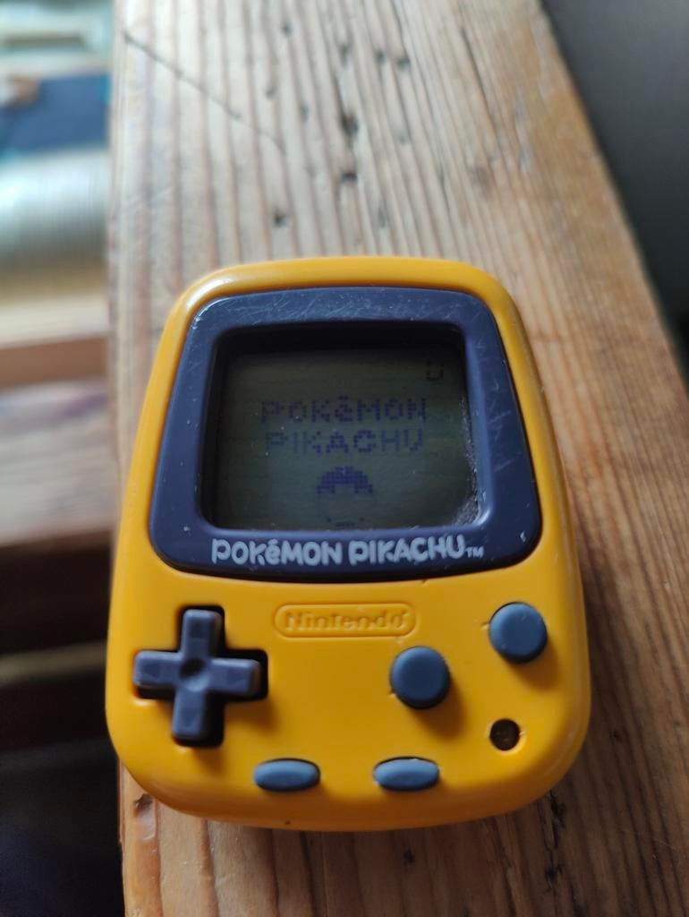 Pokémon Pikachu Virtual Pet - Geel (Nintendo), Gebruikt, Overige genres, 1 speler, Ophalen of Verzenden