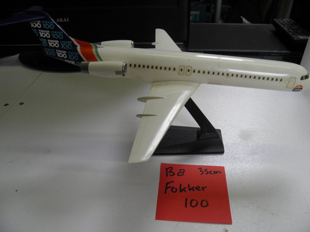 B8 Fokker 100 modelvliegtuig 35 cm. lang, Ophalen of Verzenden, Gebruikt, Schaalmodel