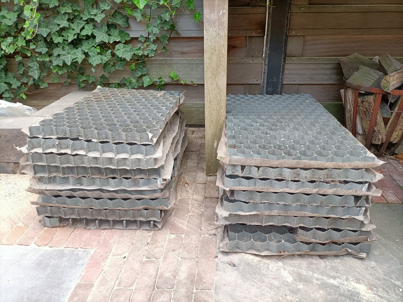 Grindplaten en grind (split) voor oprit of tuinpad, Tuin en Terras, Ophalen, Overige materialen, Gebruikt, Split
