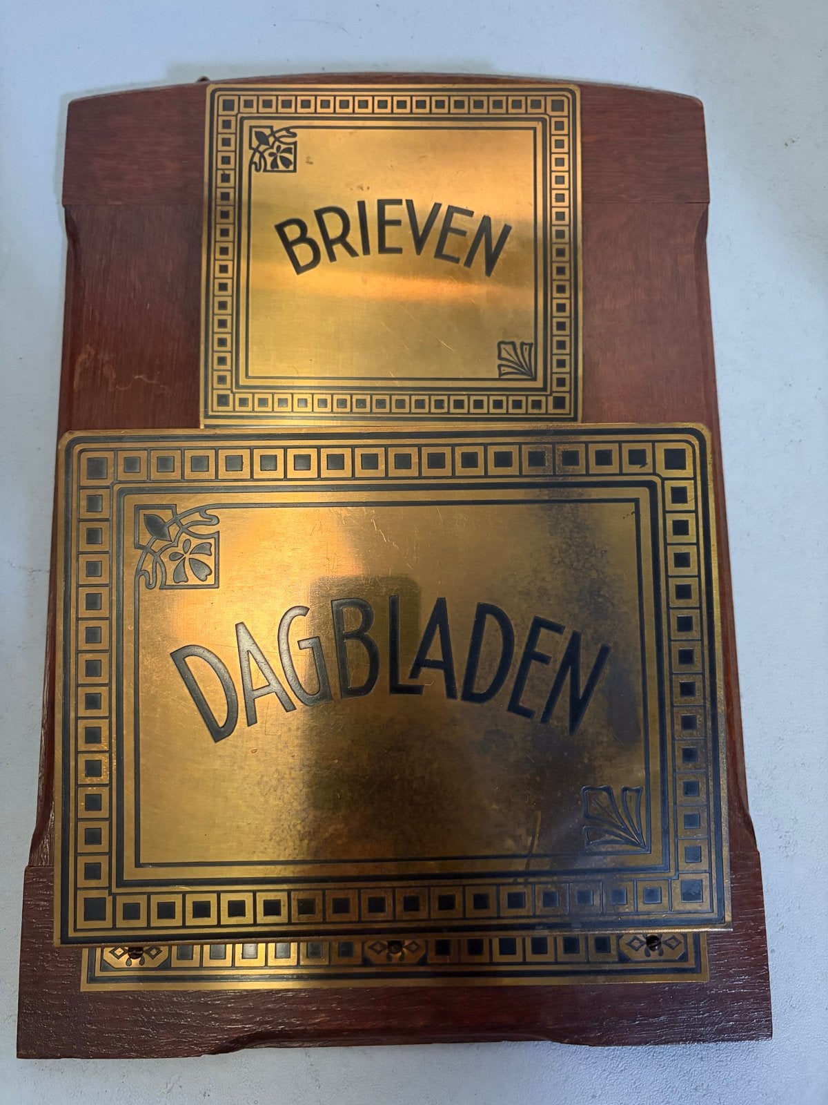 Vintage wandrek voor brieven en dagbladen - Hout & Metaal, Gebruikt, Wandmontage, Tijdschriftenrek, Hout
