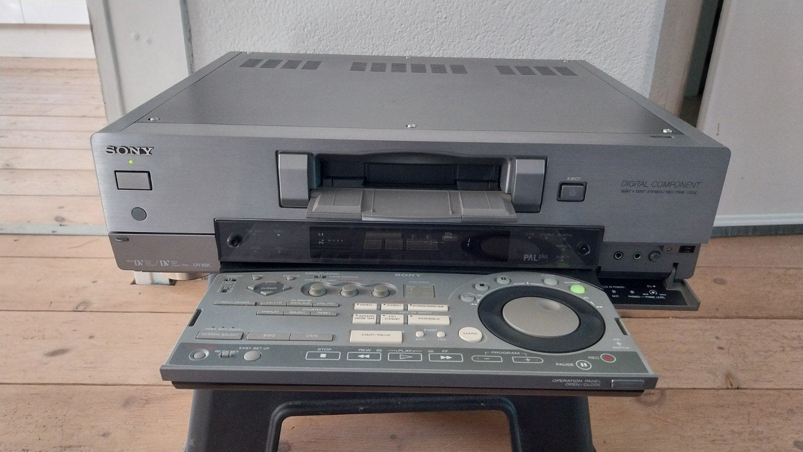 Sony DHR-1000VC MiniDV Digital Videorecorder (lees tekst), Ophalen of Verzenden, Zo goed als nieuw, Sony, 20x of meer