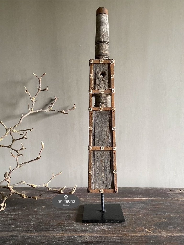 Oud houten ornament op standaard hout stoer sober landelijk, Ophalen of Verzenden, Nieuw, Hout