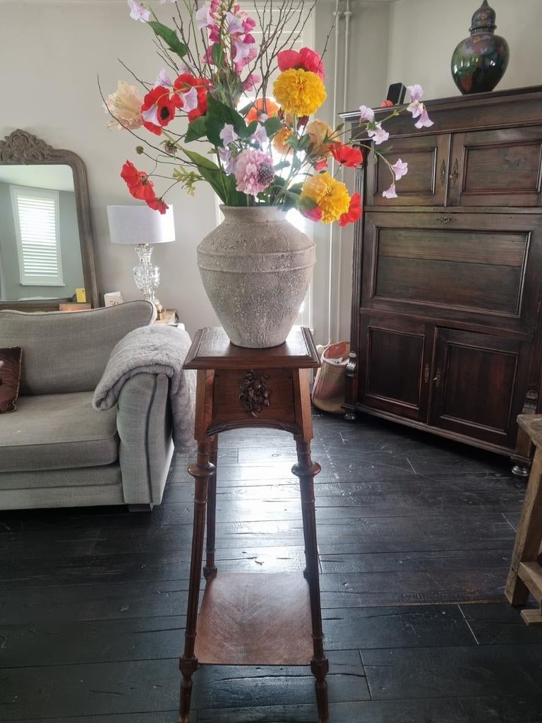 Antieke houten plantentafel met houtsnijwerk, Antiek en Kunst, Antiek | Woonaccessoires, Ophalen