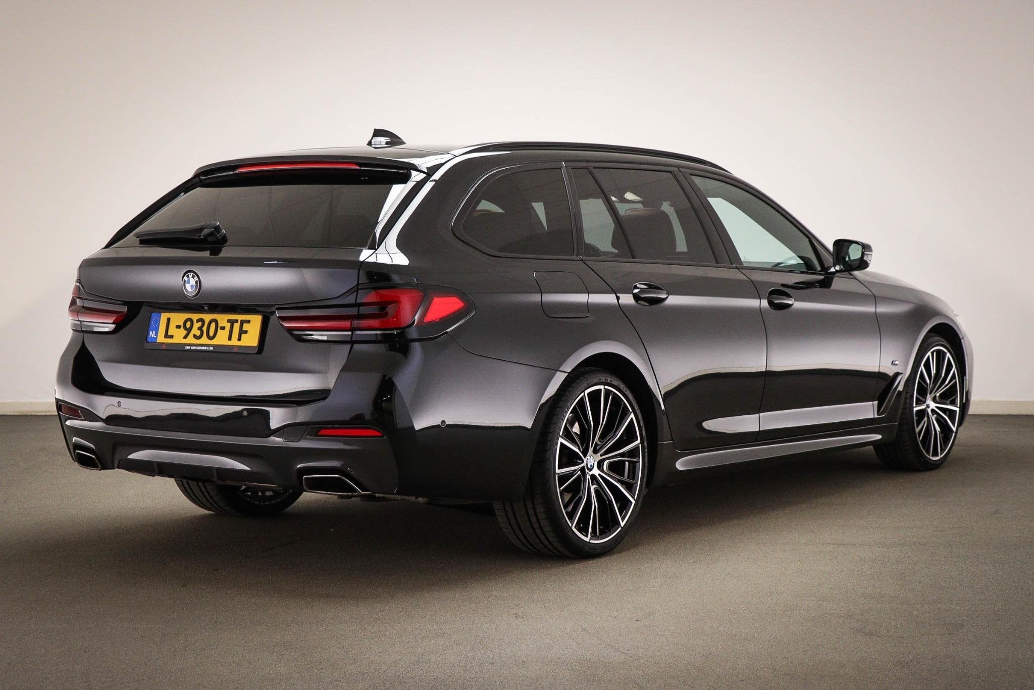 BMW 5-serie Touring 540i xDrive High Executive | LASER LED |, Auto's, BMW, Automaat, Gebruikt, Zwart, Vierwielaandrijving