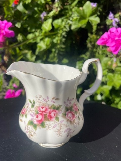 Royal Albert LAVENDER ROSE, roomkan, opruiming !!  zsm weg, Verzamelen, Ophalen of Verzenden, Zo goed als nieuw, Porselein, Overige typen