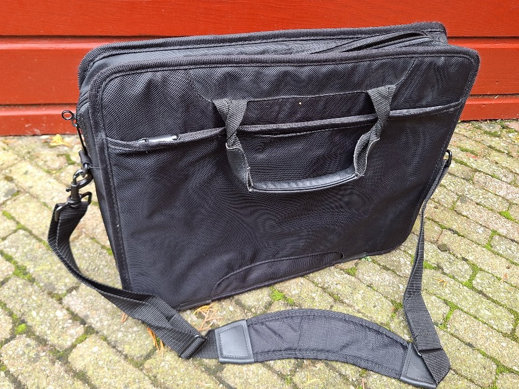 2x laptop tas  merk Samsonite en Thinkpad, Ophalen, Gebruikt, 17 inch of meer, Tabletvak
