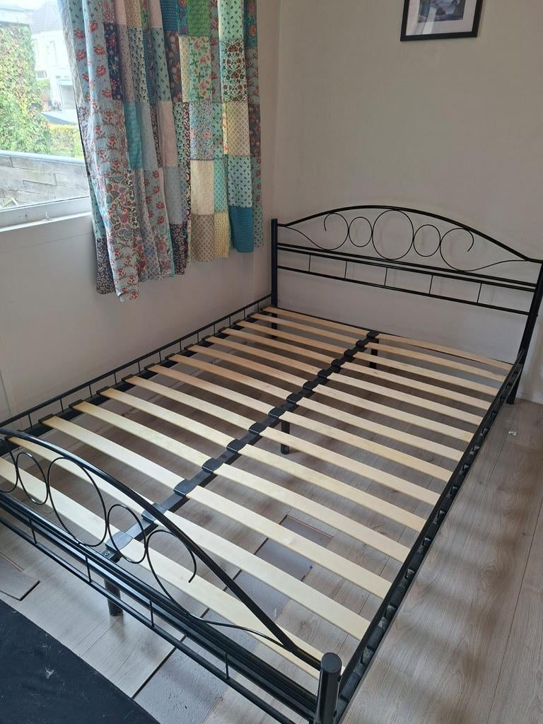 Zwart metalen bedframe, 3 jaar gebruikt, Huis en Inrichting, Gebruikt, Zwart, Tweepersoons, 200 cm