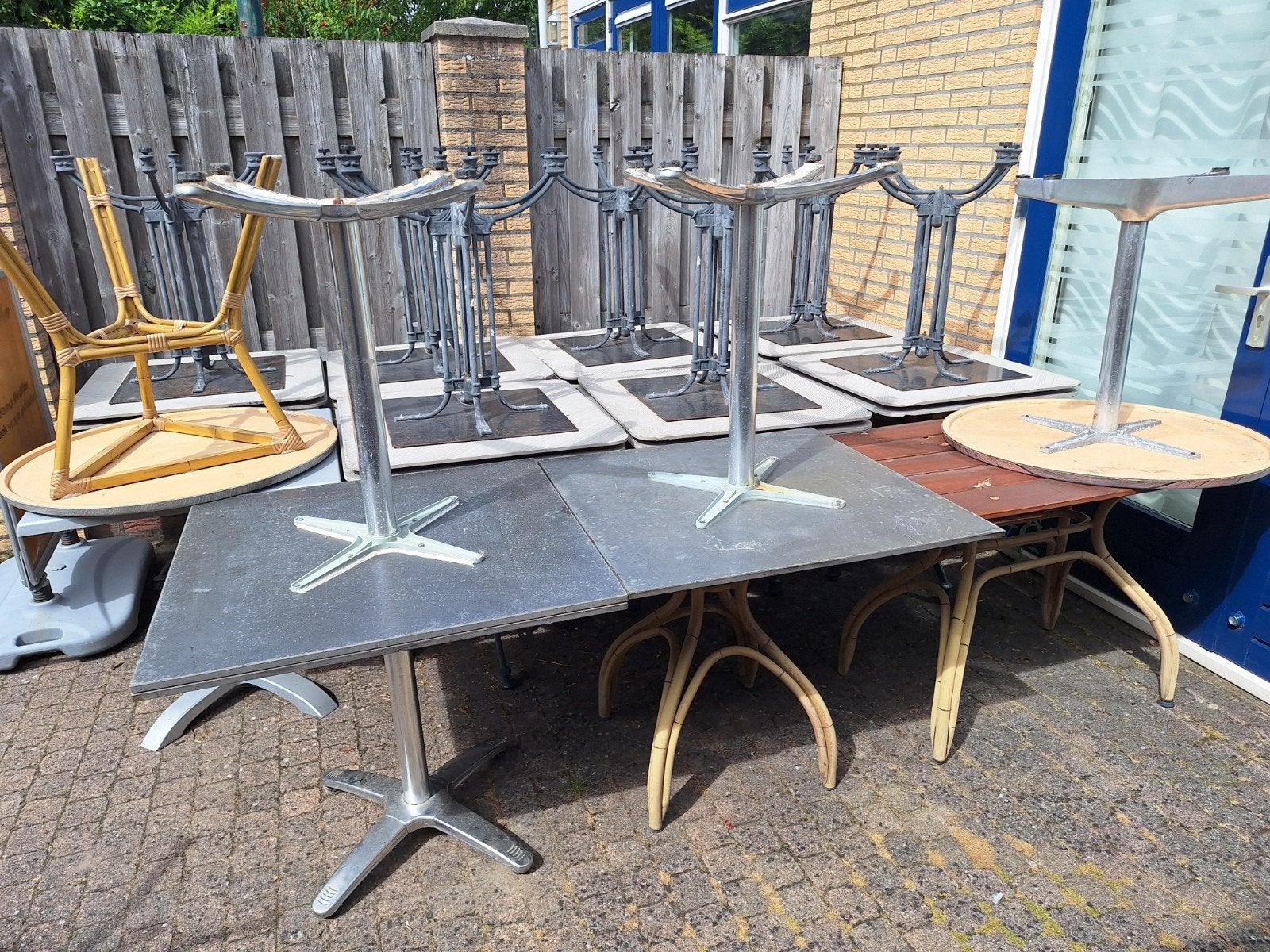 Diverse terrastafels te koop - Ideaal voor horeca of tuin, Ophalen, Zo goed als nieuw