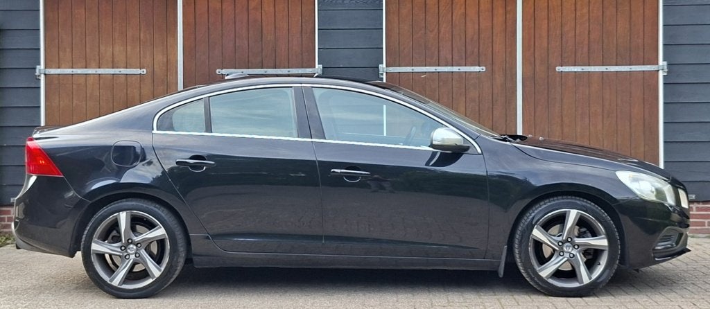 Volvo S60 1.6 T4 R-Design | Distributie vervangen | Goed ond, 15 km/l, Gebruikt, 4 cilinders, Zwart