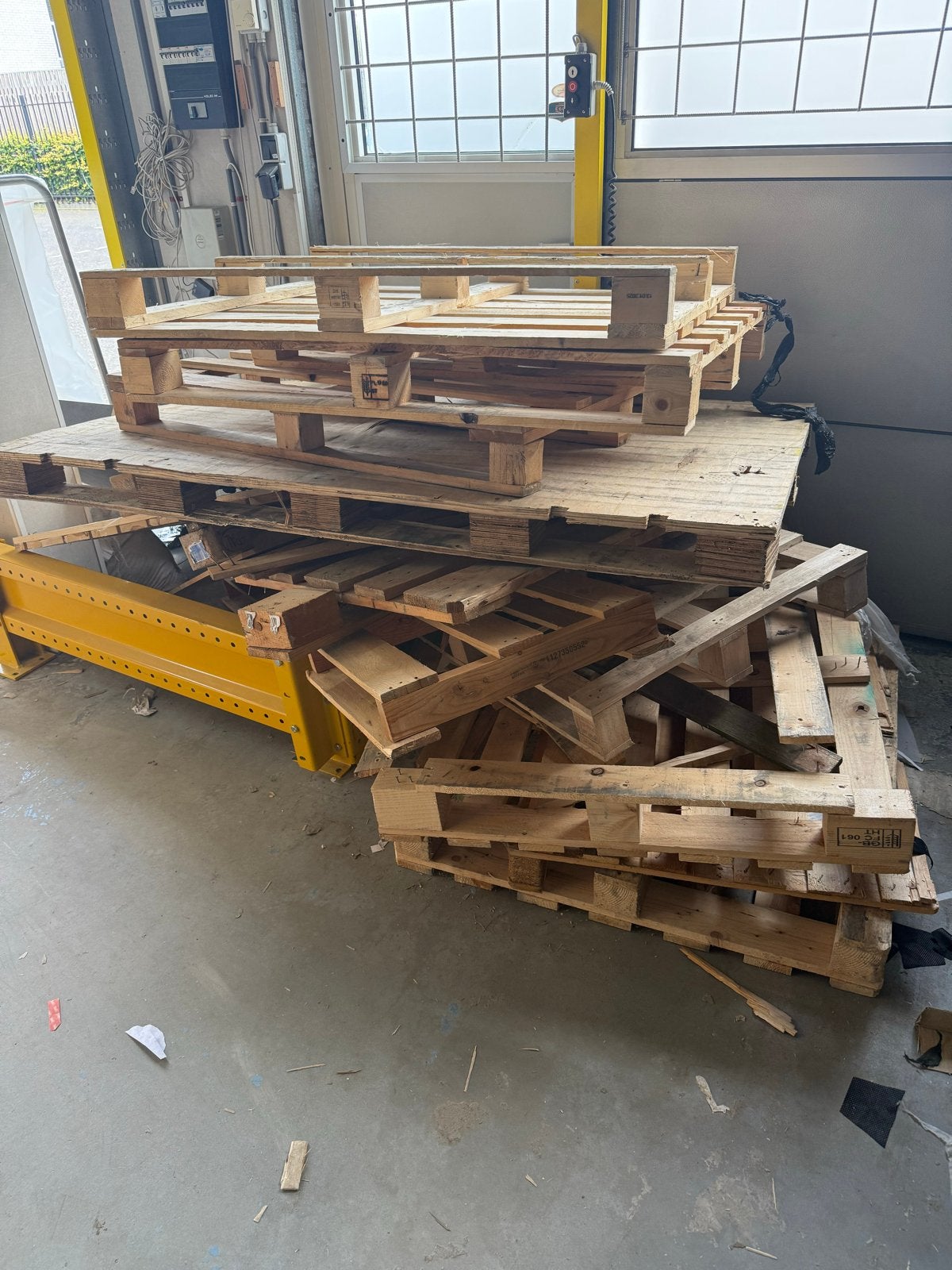 Stookhout / kapotte pallets, Tuin en Terras, Haardhout, Minder dan 3 m³, Ophalen