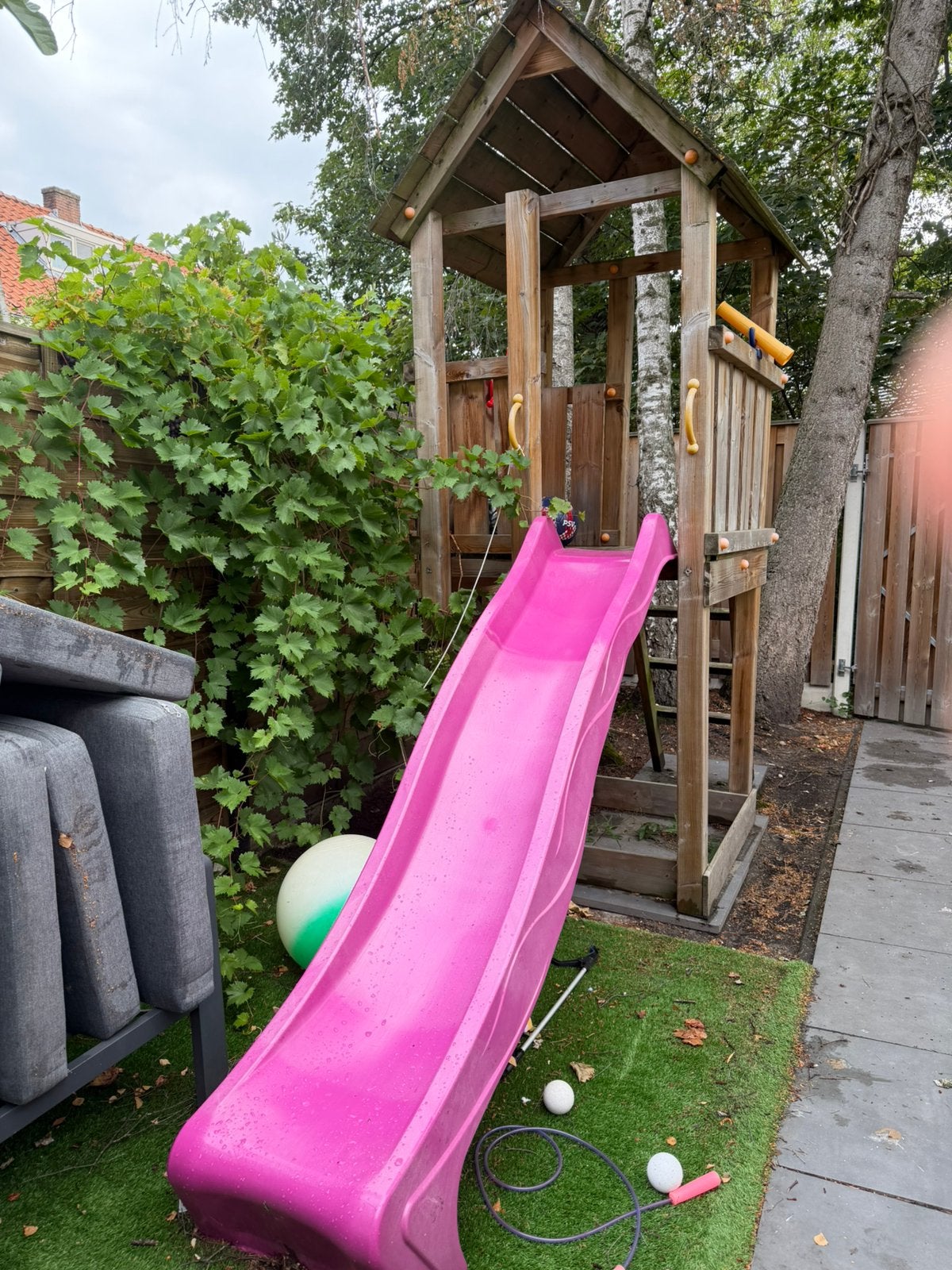 Speelhuisje met glijbaan, Kinderen en Baby's, Speelgoed | Buiten | Speeltoestellen, Ophalen, Gebruikt, Glijbaan