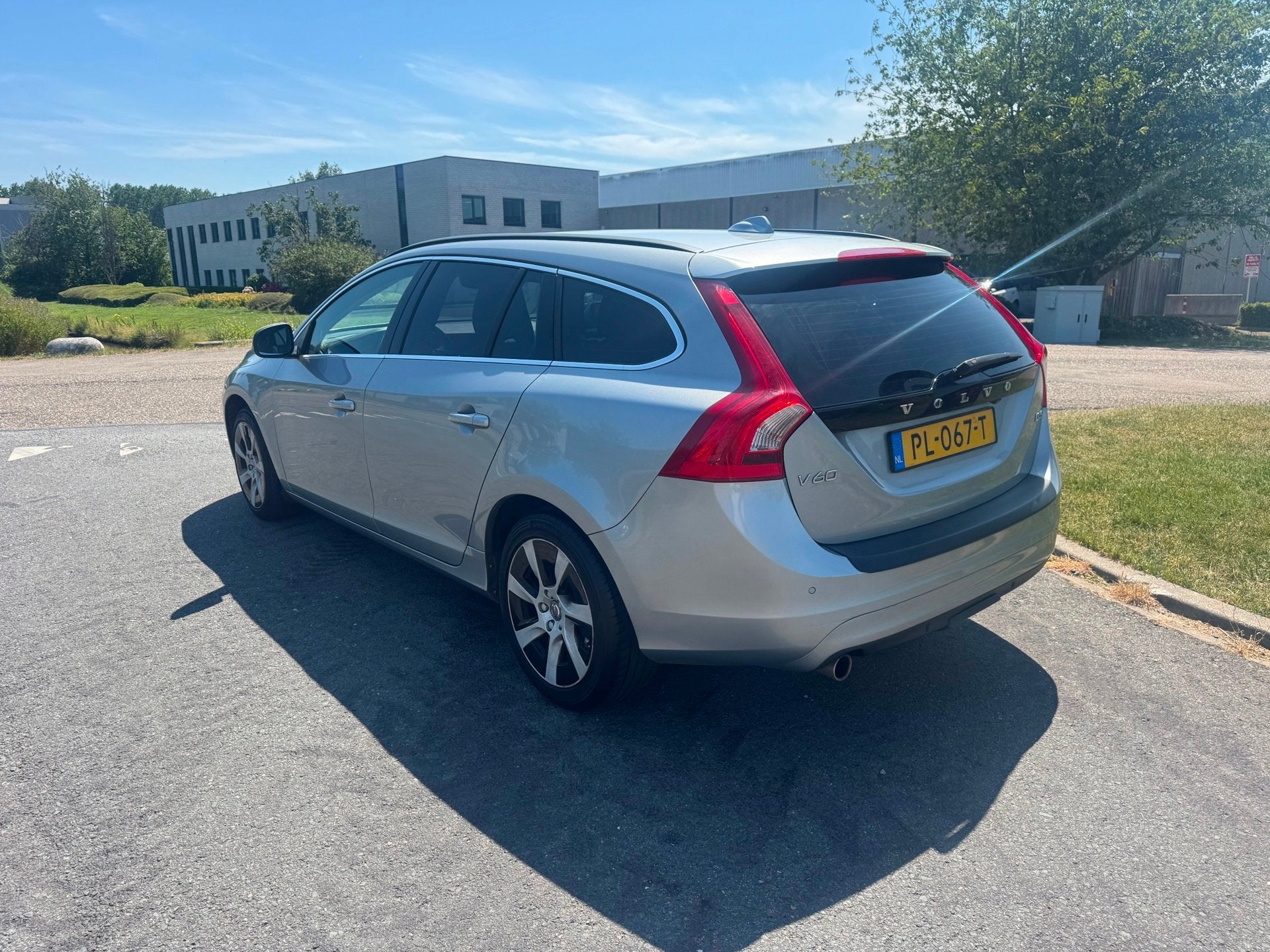 Volvo V60 2015 * 2.0 D3 R-Design * AUTOMAAT * 150PK * TOP CA, Gebruikt, Euro 6, Start-stop-systeem, Diesel