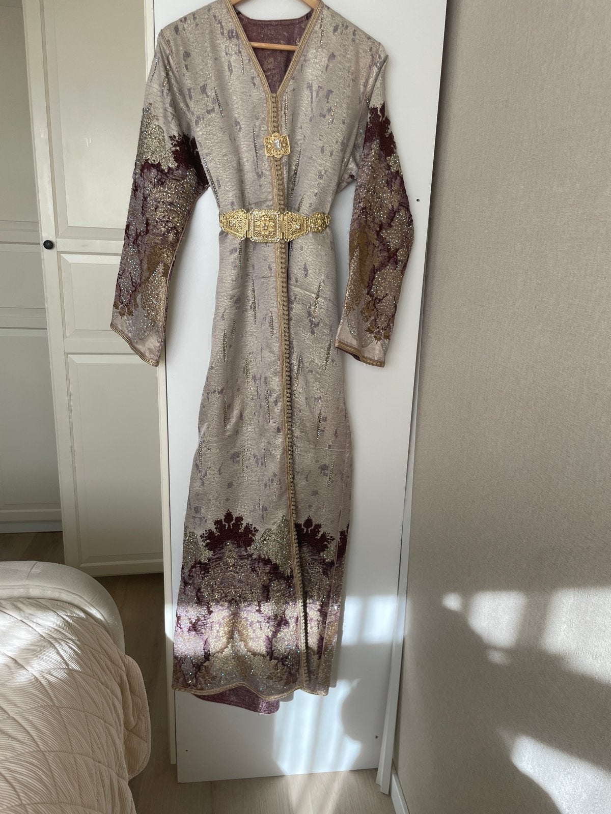 Prachtige Marokkaanse Kaftan takchita met Gouden Riem, Meerkleurig, Maat 42/44 (L), Ophalen of Verzenden, Zo goed als nieuw