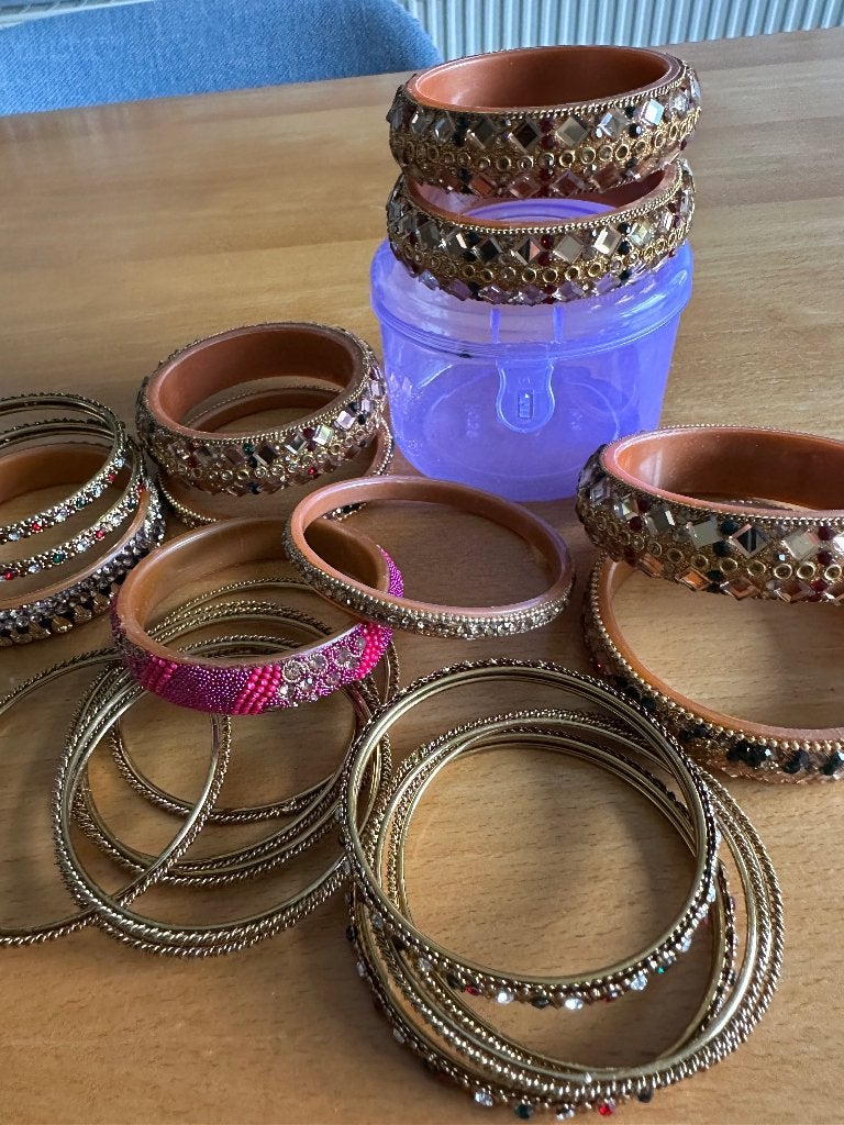 armbanden uit India, Kunststof of Plastic, Nieuw, Ophalen of Verzenden, Goud