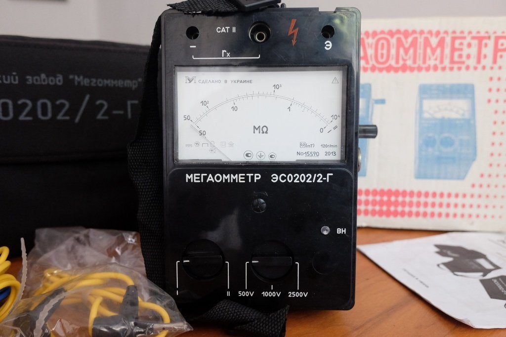 Analoge isolatietester ESO202-2G, Doe-het-zelf en Verbouw, Meetapparatuur, Ophalen of Verzenden, Zo goed als nieuw, Elektriciteit