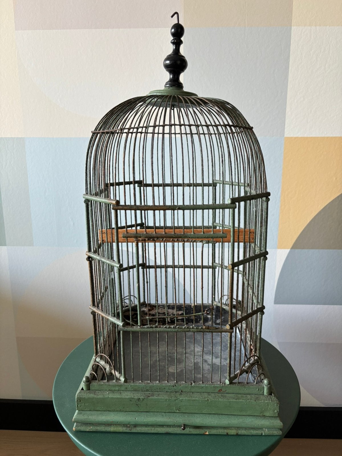 Antieke vogelkooi, Ophalen