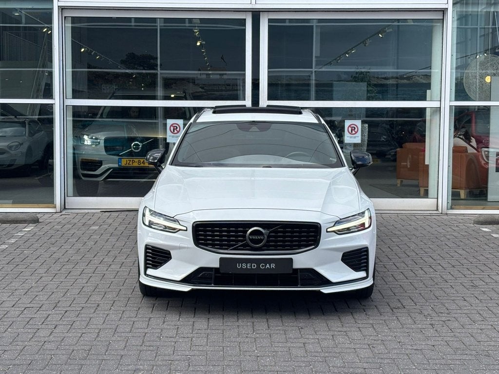 Volvo V60 T8 405PK Recharge R-Design| Pano| Trekhaak| Camera, Gebruikt, 1972 kg, Wit, 420 min