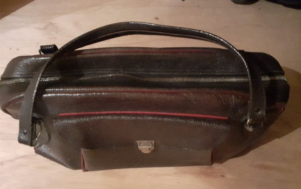 Vintage tas zwart leer met rood biesje, Sieraden, Tassen en Uiterlijk, Tassen | Damestassen, Ophalen of Verzenden, Zo goed als nieuw