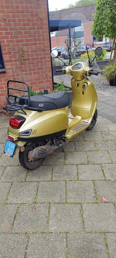 Scooter GTS Toscana incl. Accessoires, Ophalen, Benzine