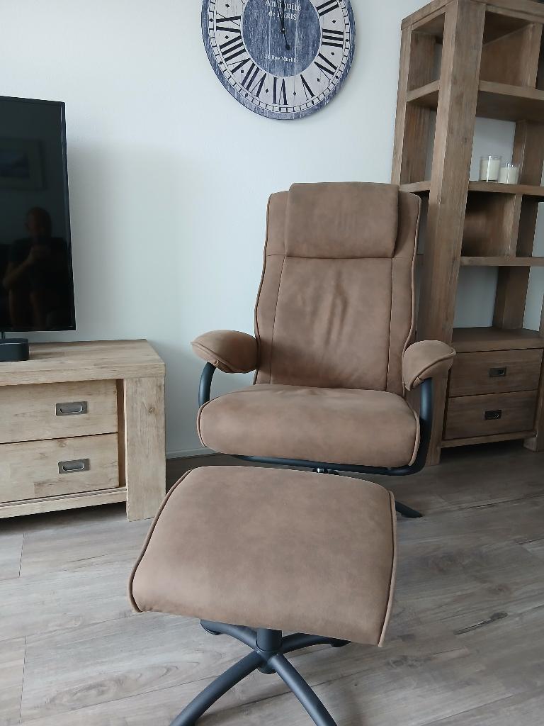 Relaxfauteuil met hocker, Ophalen, 75 tot 100 cm, Zo goed als nieuw, 75 tot 100 cm