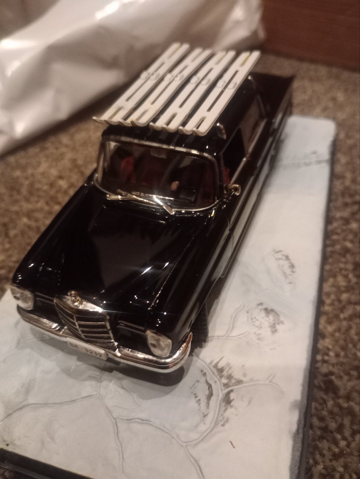 Mercedes-Benz 220S 'On Her Majesty's Secret Service' model, Ophalen of Verzenden, Zo goed als nieuw, Overige typen