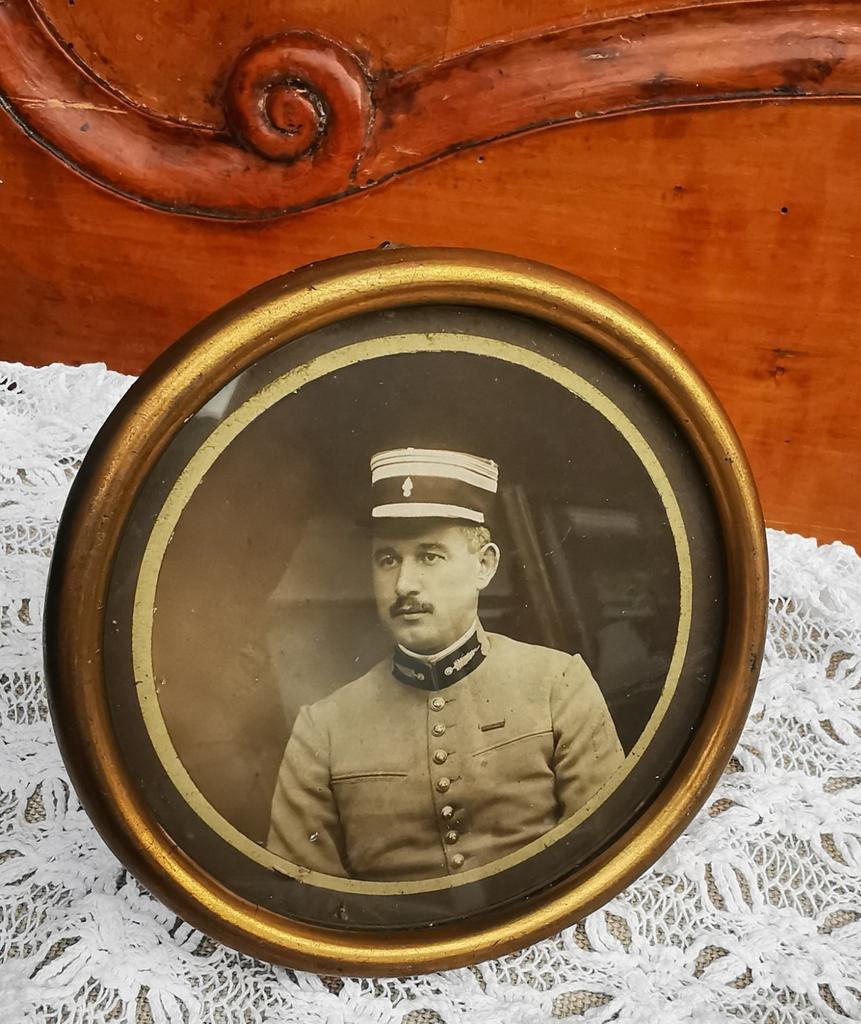 Antieke militaire foto rond lijstje 1e wereldoorlog Miekje, Verzamelen, Militaria | Algemeen, ., Ophalen of Verzenden, ., Foto of Poster