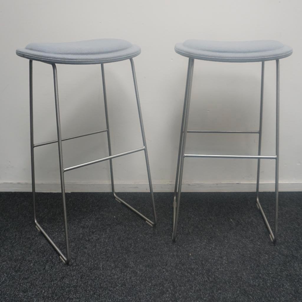 Cappellini Hi Pad Stool | Barkruk | Lichtgrijs | ZH 79 cm, -, 60 tot 90 cm, Ophalen of Verzenden, Metaal
