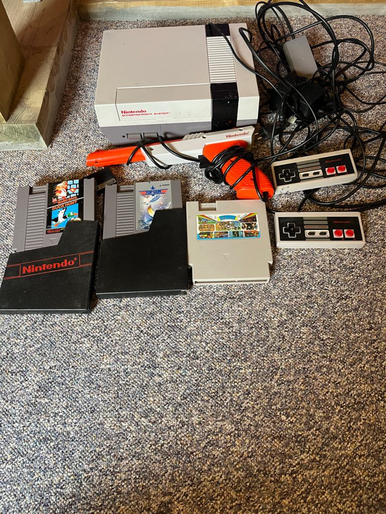 Nintendo NES Console met 2 controllers, Zapper en games, Ophalen of Verzenden, Gebruikt, Met 2 controllers, Met zapper/pistool