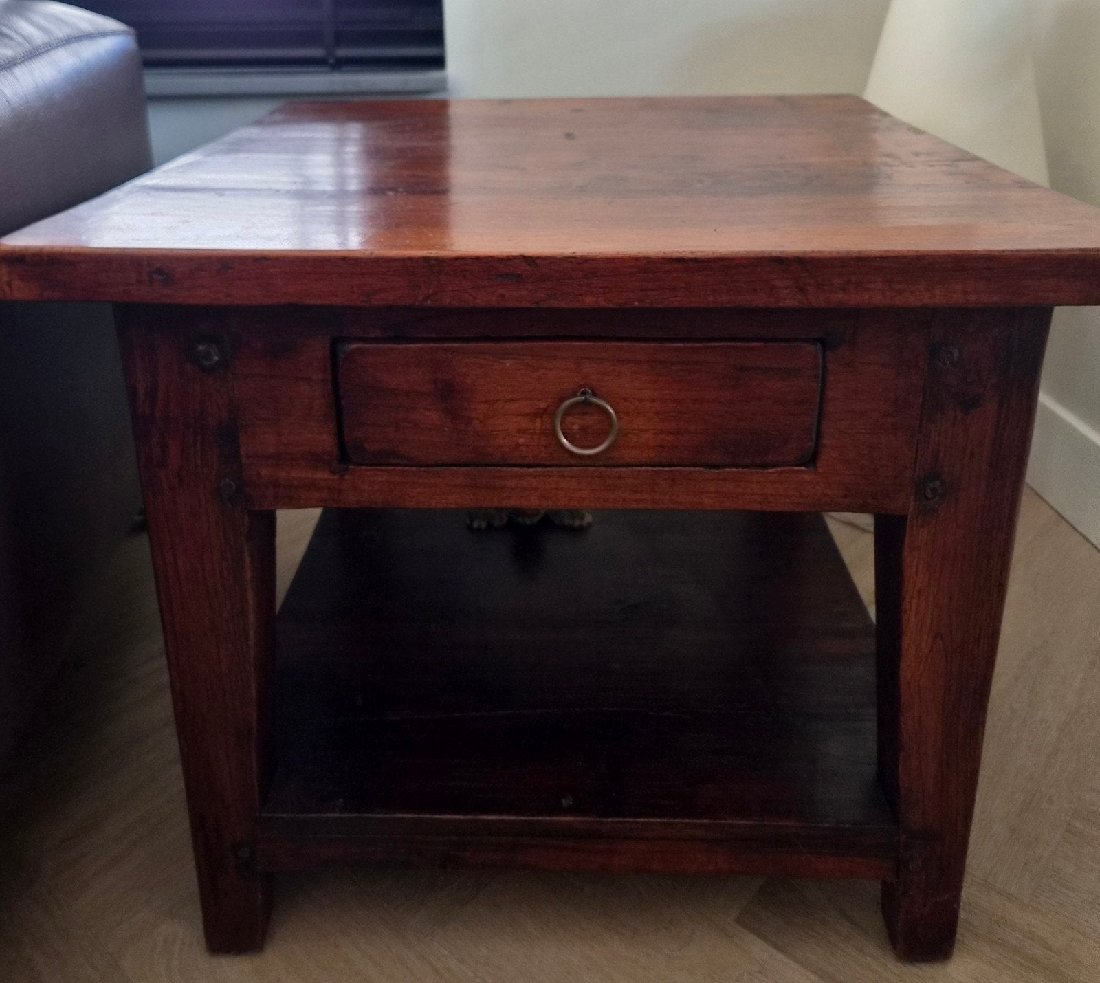 Teakhouten hoektafel met lade en opbergplank, Huis en Inrichting, Tafels | Salontafels, Ophalen, Gebruikt, 50 tot 100 cm, 50 tot 100 cm