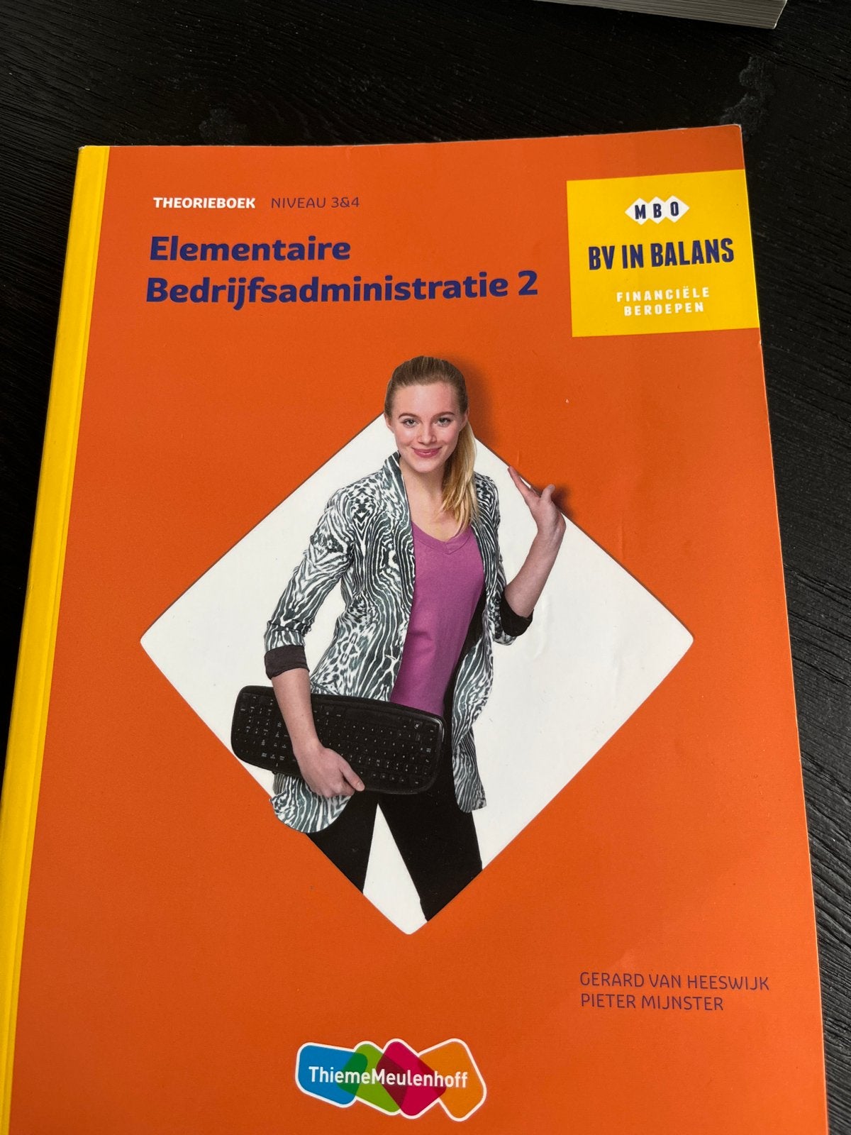 Elementaire Bedrijfsadministratie 2 - Theorieboek MBO, Ophalen of Verzenden, Gamma, Zo goed als nieuw, MBO