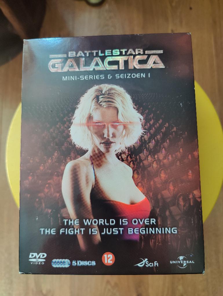 Battlestar galactica Serie 1 t/m 3 - DVD box - 2004, Ophalen of Verzenden, Zo goed als nieuw
