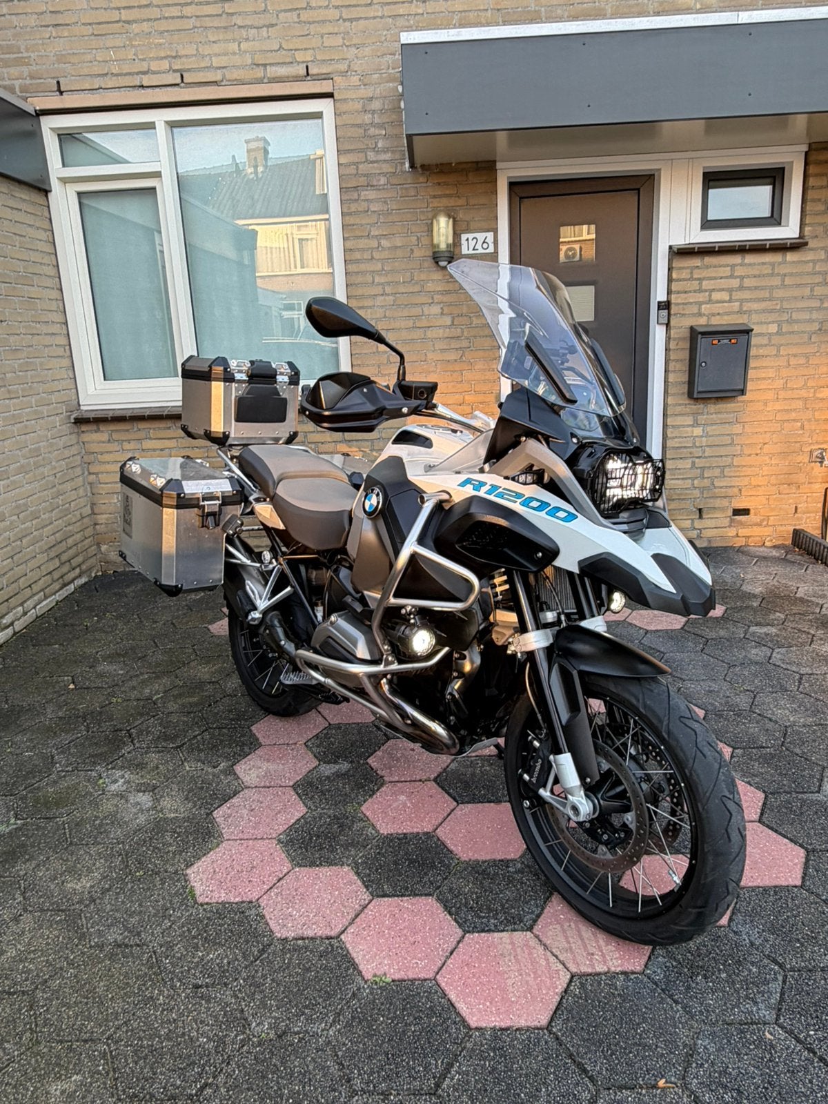 BMW R 1200 GS ADVENTURE ABS-ASC-ESA-AKRAPOVIC-QUICKSHIFTER, Motoren, 2 cilinders, Gebruikt, Particulier, Meer dan 35 kW