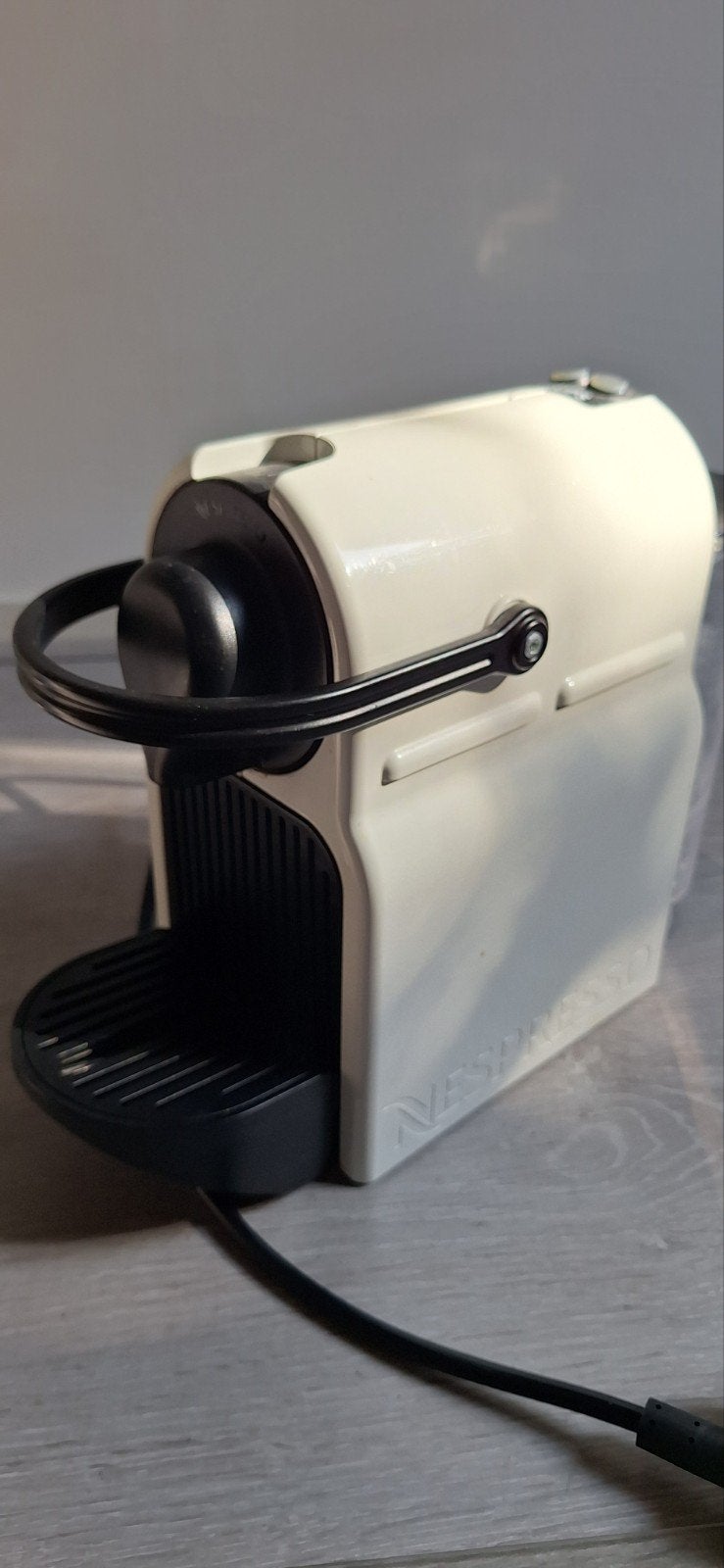 Nespresso Krups Essenza Mini - Crème, Ophalen, Koffiepads en cups, Gebruikt, Espresso apparaat
