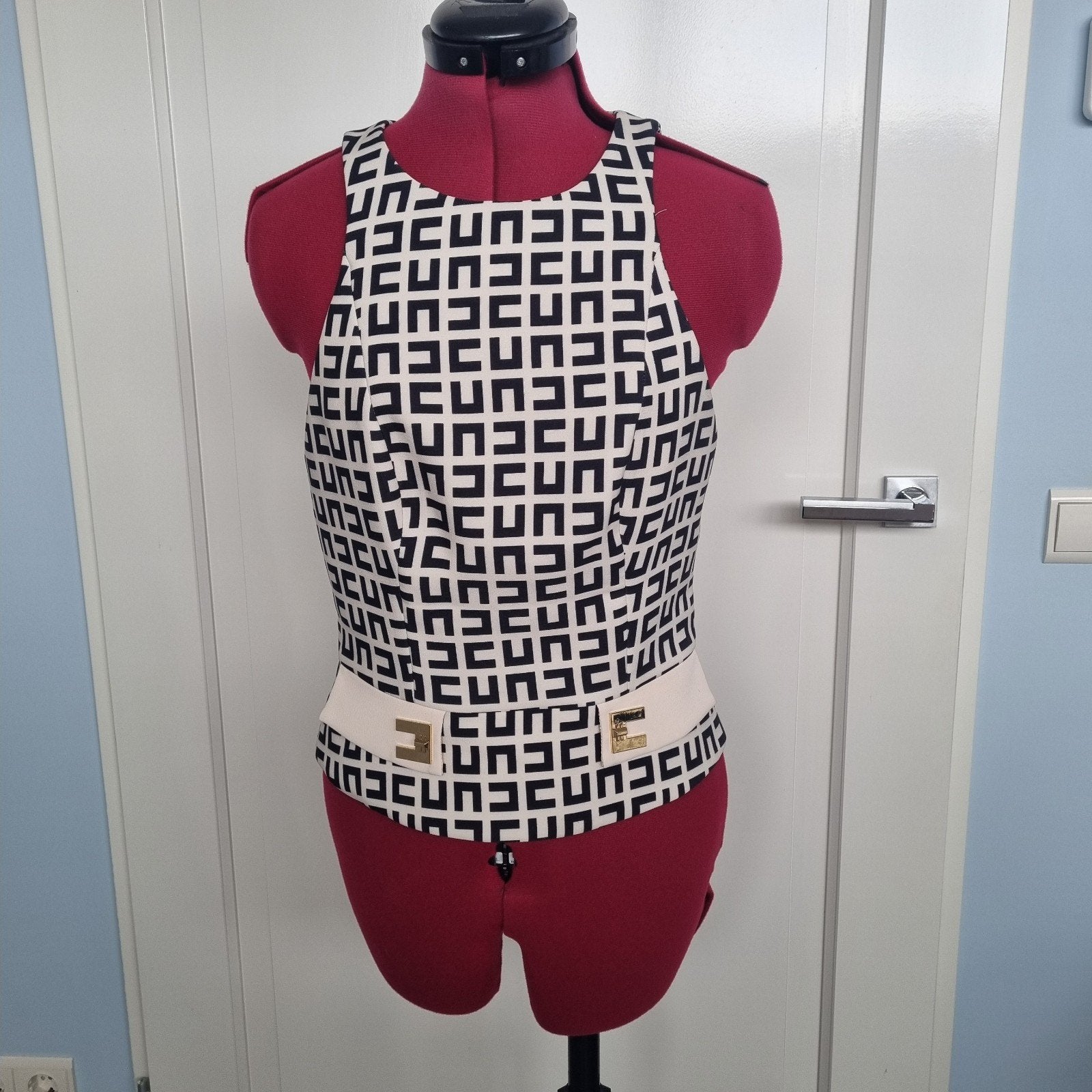 Elisabetta Franchi top, mt IT44, Ophalen of Verzenden, Zo goed als nieuw, Zwart