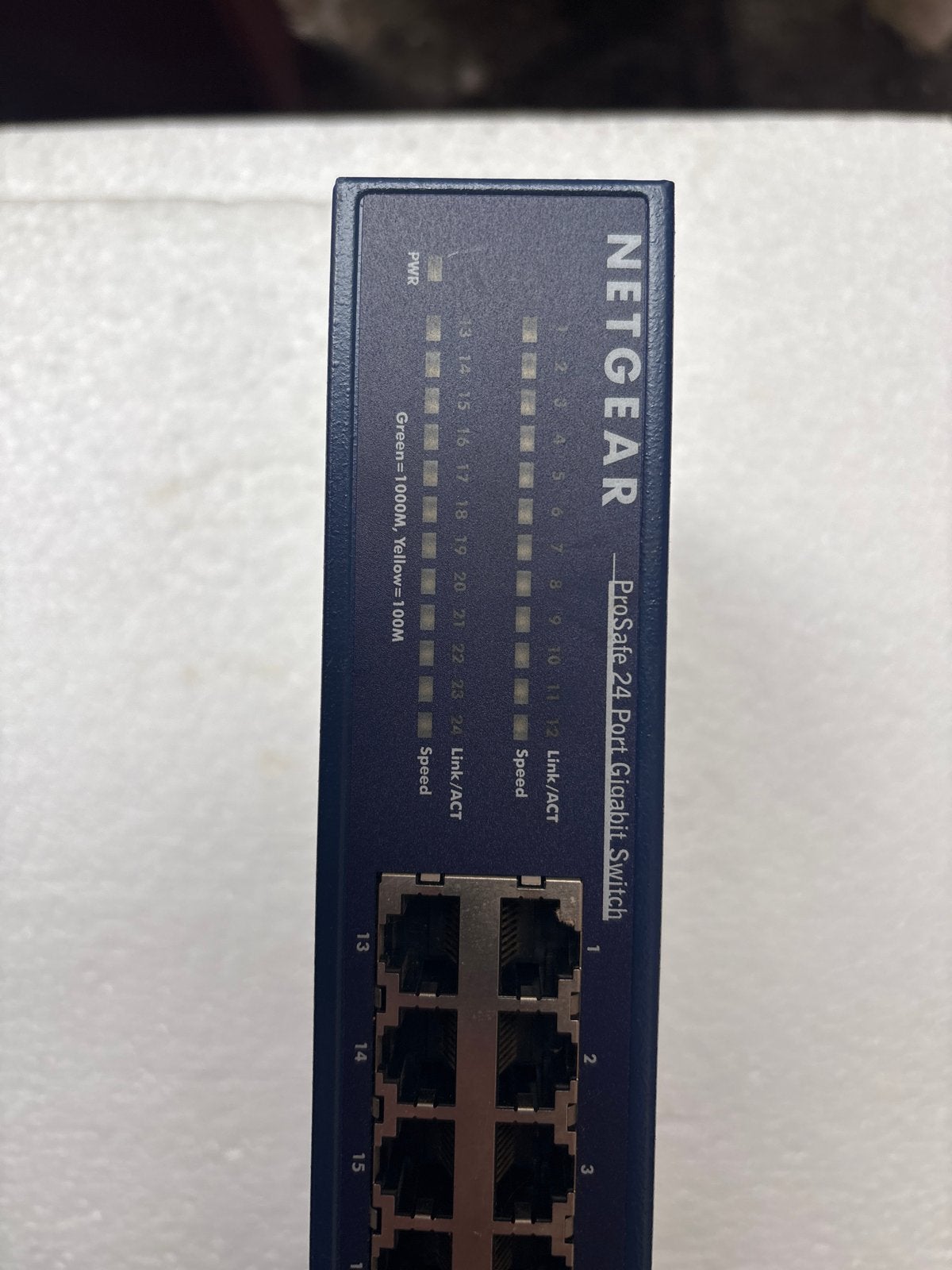 NETGEAR ProSafe 24-poorts Gigabit Switch JGS524 v2, Computers en Software, Netwerk switches, Ophalen, Zo goed als nieuw