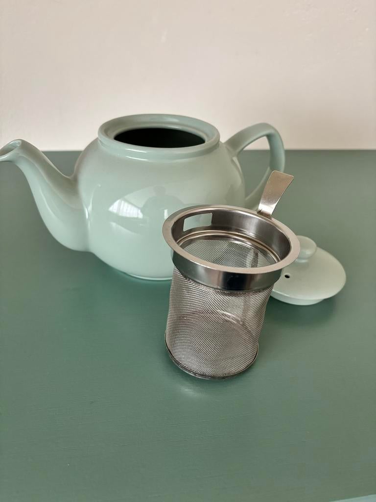 Theepot met zeef, Ophalen of Verzenden, Zo goed als nieuw